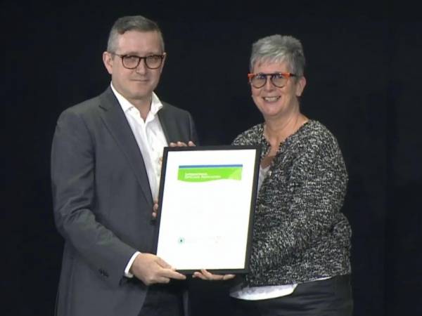 Enter now for the 2023 Silmo IOA International Optician of the Year Award 